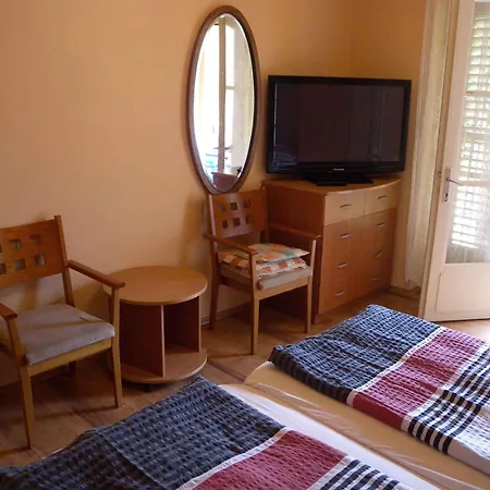 Apartament In 18536 *